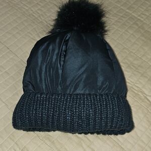 Black Knit Pom-Pom Beanie